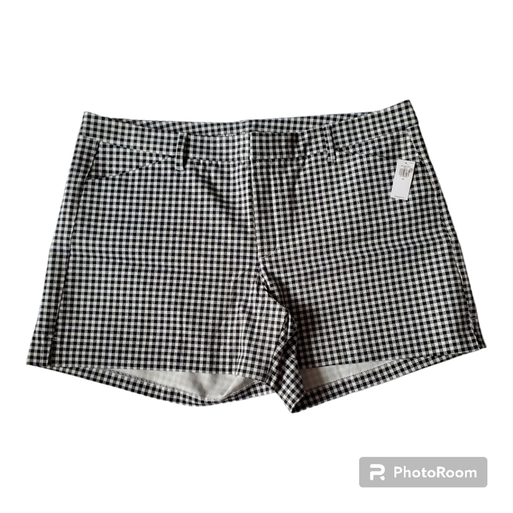 Old Navy High Waisted Black/White Pixie Trouser Shorts by Old Navy. Size…